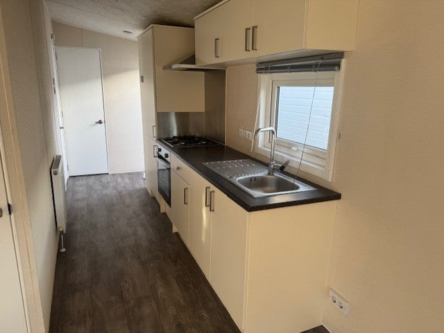 Kunststof stacaravan winterhard cv 2 slaapkamers 11.20 x 3.85 25.950,-