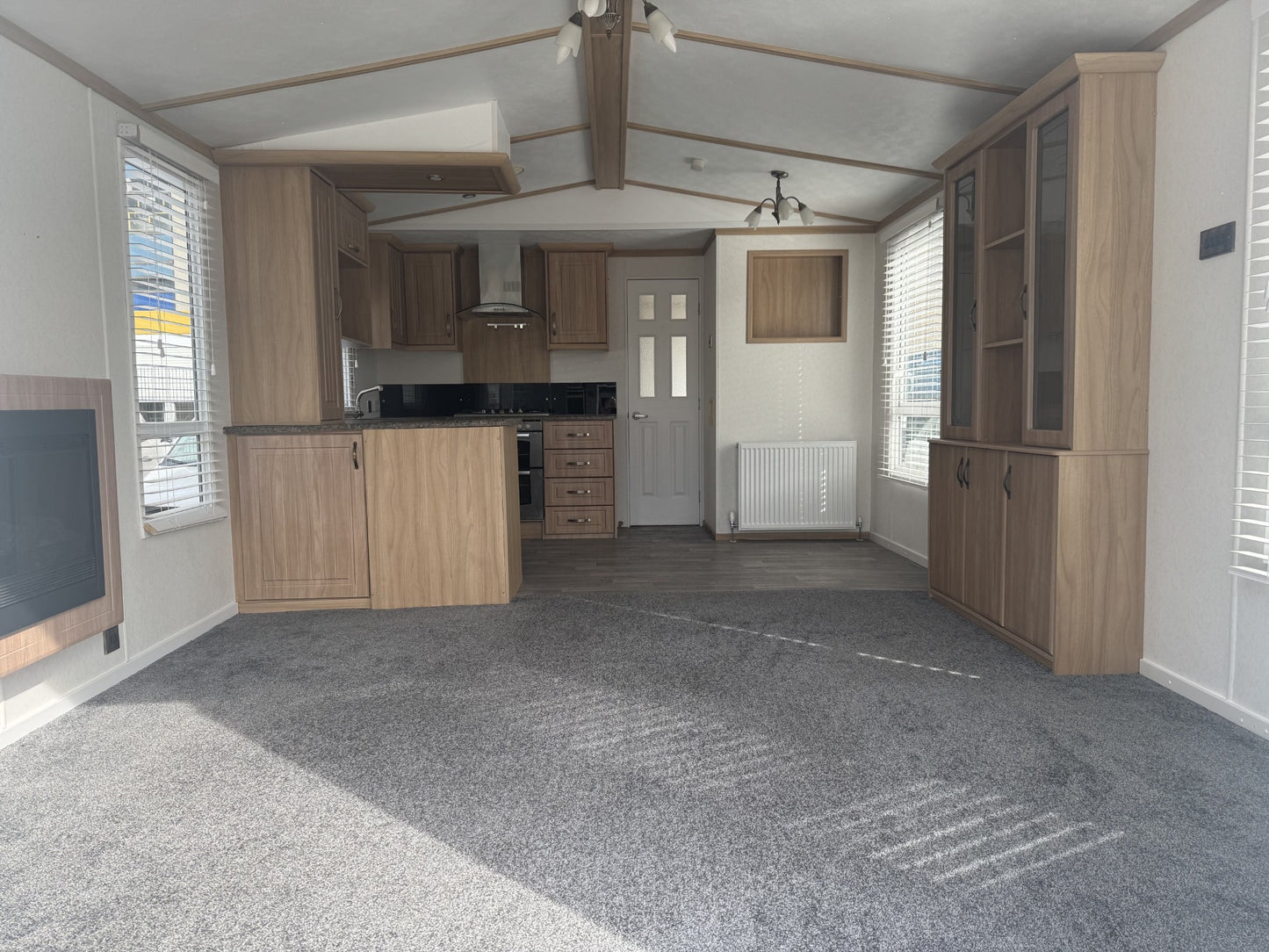 ** Carnaby Rosedale 11.00 x 3.80 2 slaapkamers dubbelglas en cv 17.950,-**