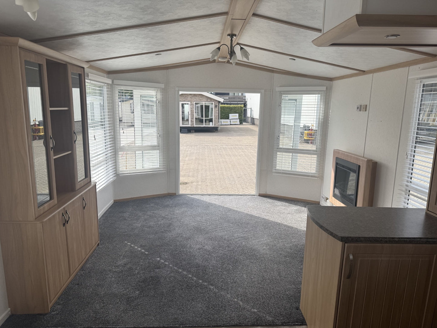 ** Carnaby Rosedale 11.00 x 3.80 2 slaapkamers dubbelglas en cv 17.950,-**