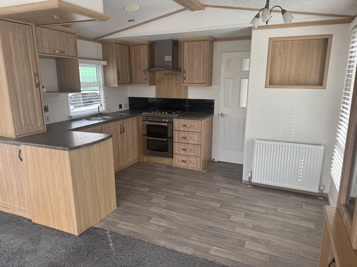 ** Carnaby Rosedale 11.00 x 3.80 2 slaapkamers dubbelglas en cv 17.950,-**