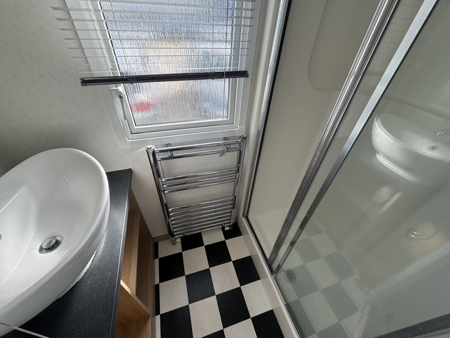 ** Carnaby Rosedale 11.00 x 3.80 2 slaapkamers dubbelglas en cv 17.950,-**