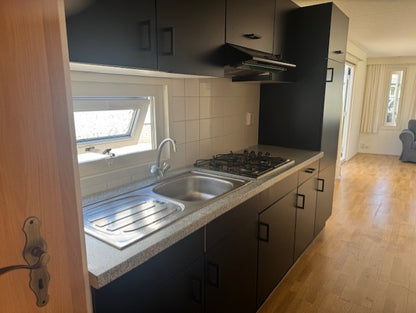 ** Kunststof chalet 12 x 385 3 slaapkamers 37.950,-**