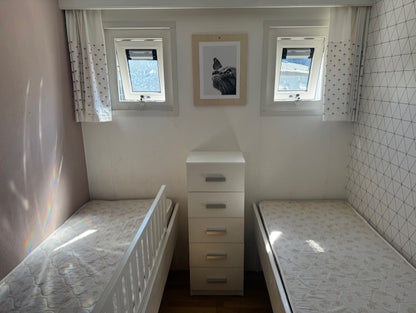 ** Kunststof chalet 12 x 385 3 slaapkamers 37.950,-**
