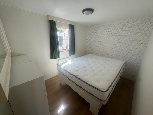 ** Kunststof chalet 12 x 385 3 slaapkamers 37.950,-**