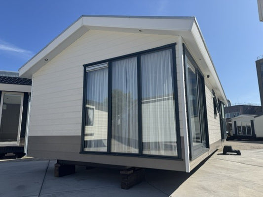 ** Canexel chalet 10.10 x 4.30 2 slaapkamers cv 27.950,-**
