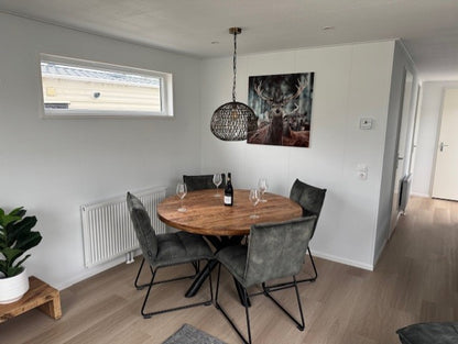 Onderhoudsvrij chalet/mantelzorgwoning 12.00 x 4.00 - 2 slaapkamers.79.950,-