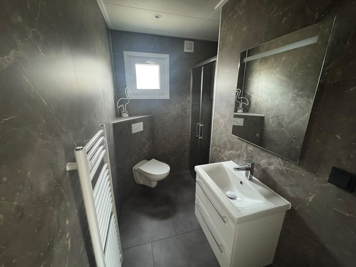 Onderhoudsarm chalet/mantelzorgwoning 12.60 x 4.30 nieuw!