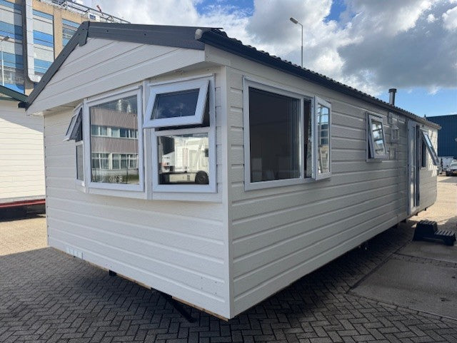 ** Kunststof stacaravan 9.00 x 3.70 2 slaapkamers 22.950,-**