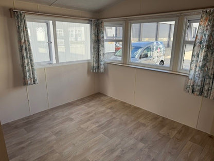 ** Kunststof stacaravan 9.00 x 3.70 2 slaapkamers 22.950,-**