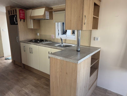 ** Kunststof stacaravan 9.00 x 3.70 2 slaapkamers 22.950,-**
