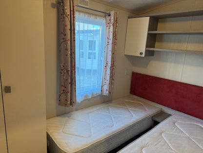 Kunststoff-Chalet 10,00 x 4,00 – 2 Schlafzimmer. VERKAUFT!