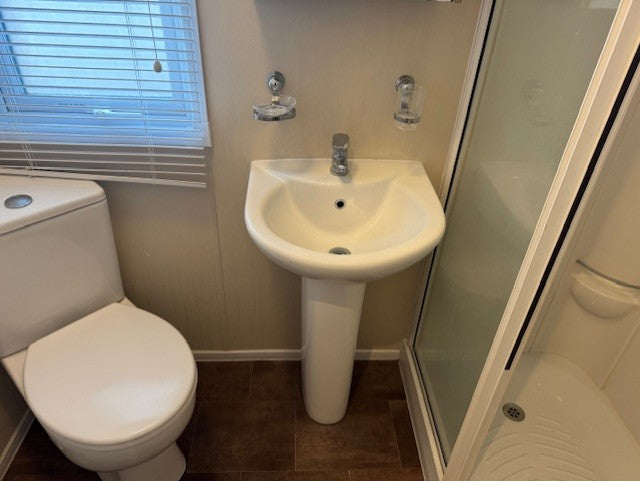 Kunststoff-Chalet 10,00 x 4,00 – 2 Schlafzimmer. VERKAUFT!