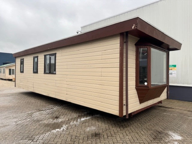 ** Canexel chalet 10 x 4 2 slaapkamers ideaal voor de handyman 8950,-**