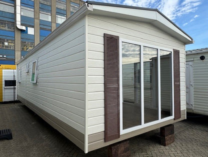 **Kunststof chalet 9.90 x 3.70 2 slaapkamers 23.750,-**