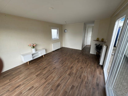 **Kunststof chalet 9.90 x 3.70 2 slaapkamers 23.750,-**