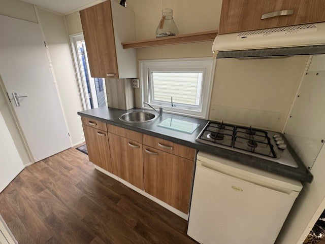 **Kunststof chalet 9.90 x 3.70 2 slaapkamers 23.750,-**
