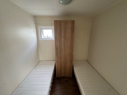 **Kunststof chalet 9.90 x 3.70 2 slaapkamers 23.750,-**